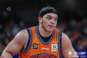 媒体人：洛夫顿比前2场表现更好 但情绪若控制不好或付出失利代价