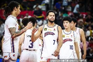 manbetx万博官网-半场合计27分!孔德昕:哈维和洛夫顿都太想靠个人能力解决问题