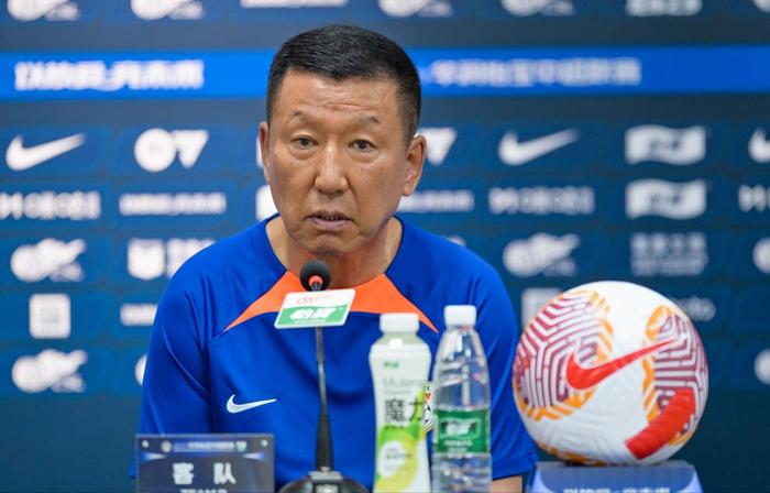 2分钟吃红+停赛5场!中足联官宣重磅罚单,泰山中场辱骂裁判被罚