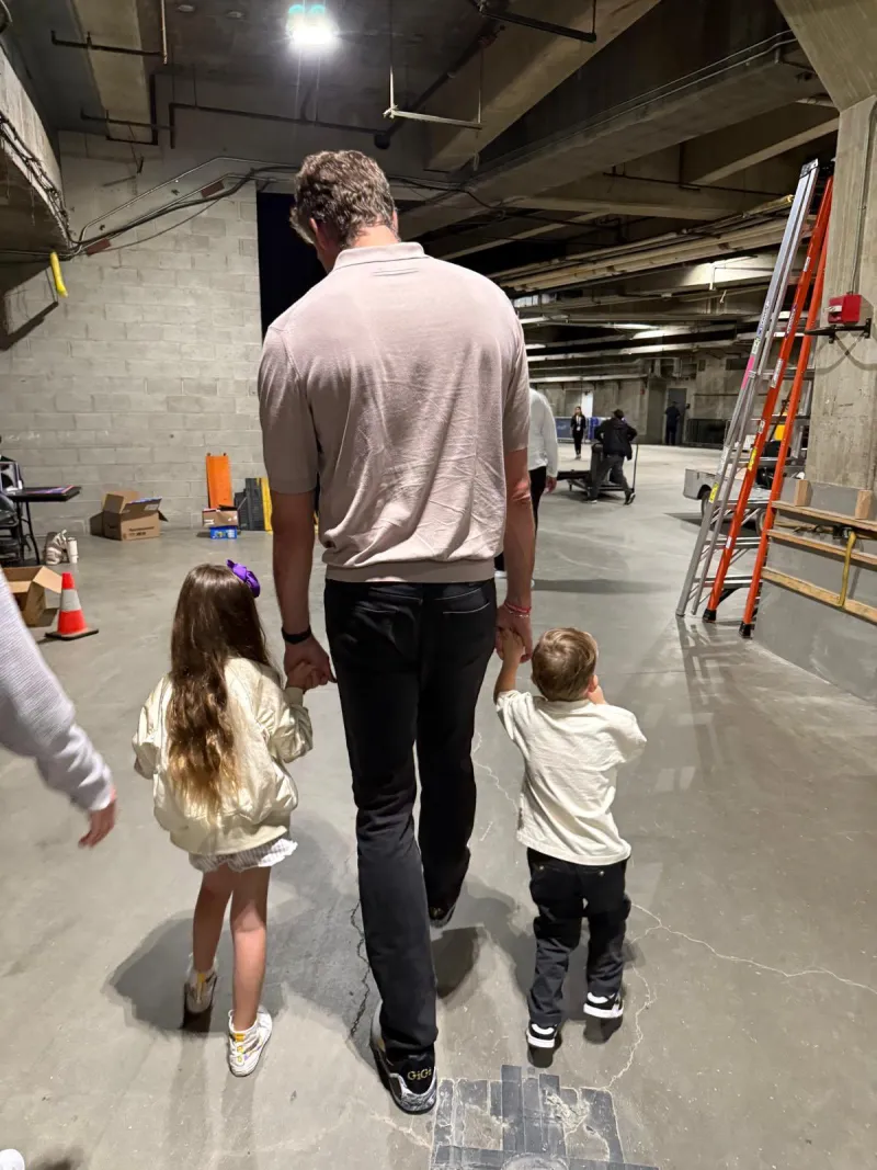 manbetx万博-慈父!大加索尔晒和孩子们并行的照片与球迷分享