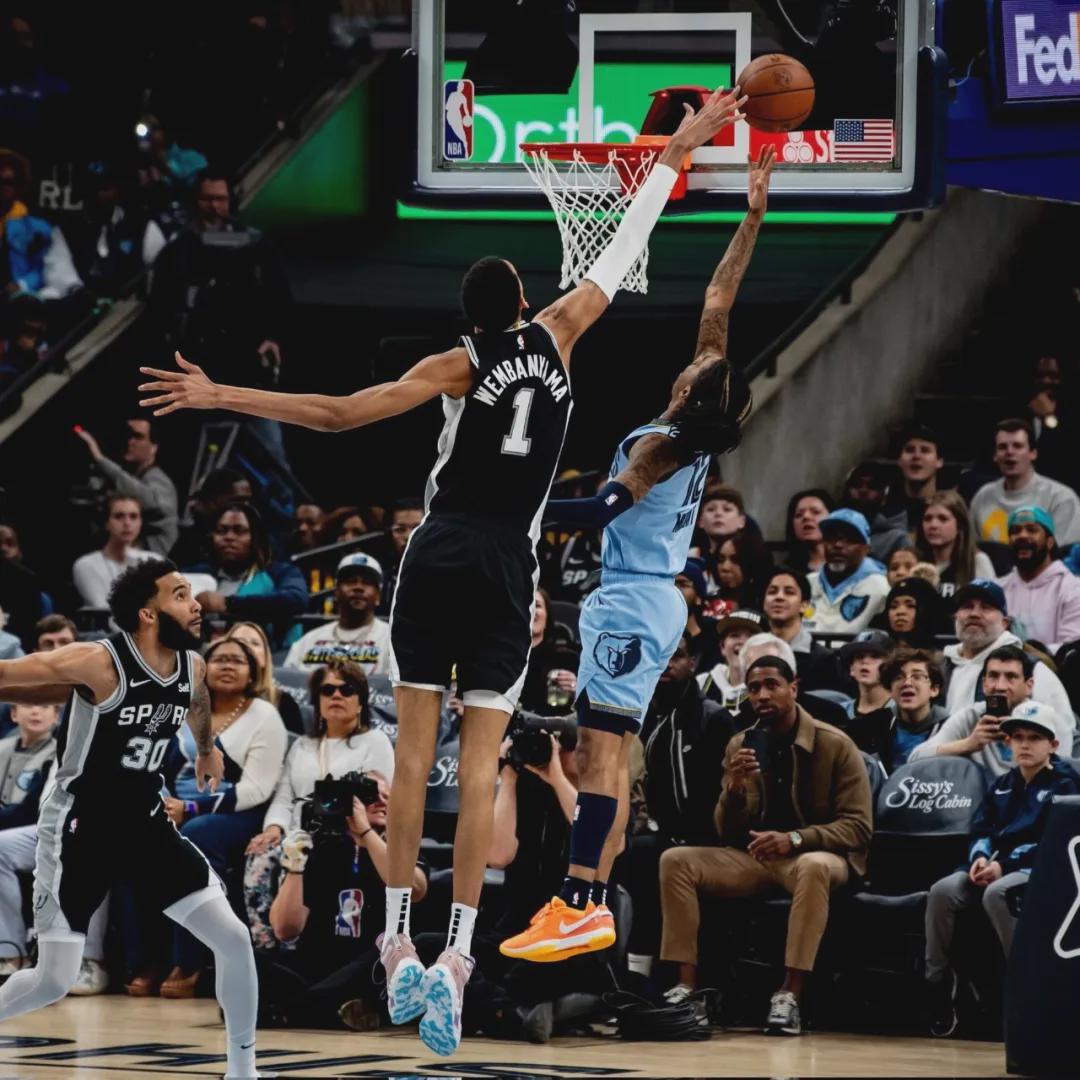 manbetx万博-再次进化!文班亚马增重10磅!5年3.26亿顶薪来了