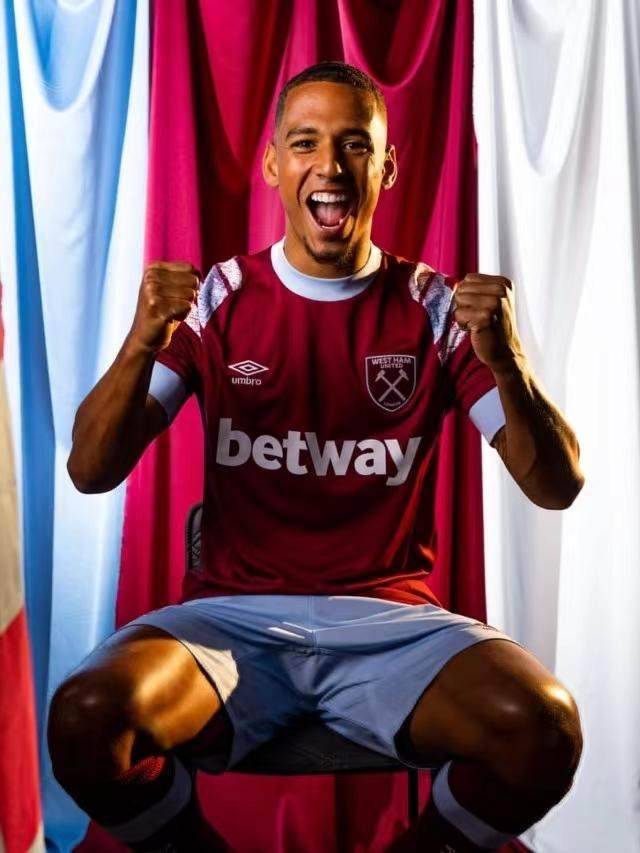 【早报】举债买曼联，60亿卖出？格雷泽家族杠杆的神！